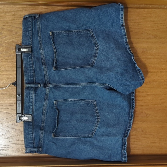 Banana Republic Mid Rise Denim Shorts - Picture 2 of 4